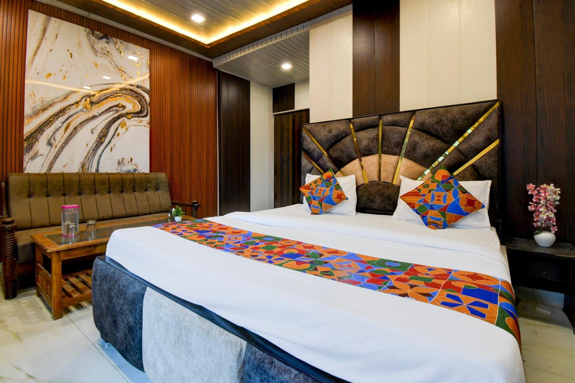 Valencia Palace Hotel Varanasi